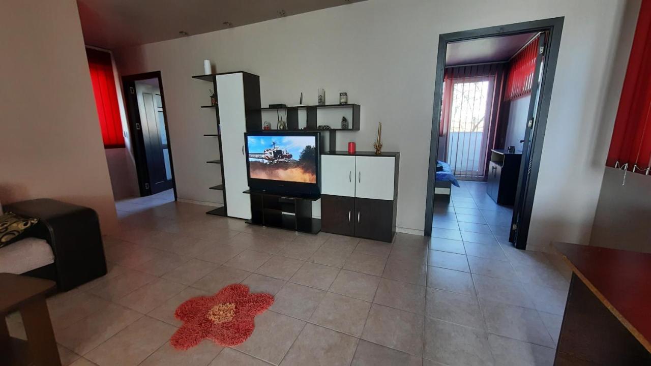 Spacious, Modern Condo In New Villa - Sleeps 6 Bucarest Exterior foto